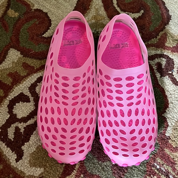 BARBIE Pink Croc Size 11  12 Waterproof Shoes Shower Beach Non-Slip Grip $49 NEW - Picture 13 of 16